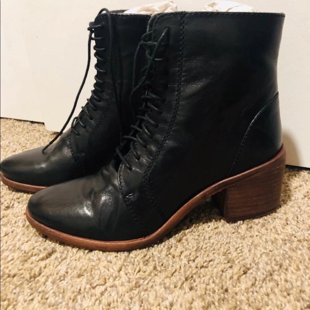 Kelsie Dagger Black Boots